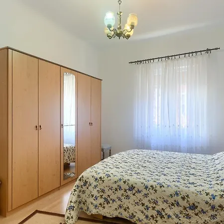 Διαμέρισμα Aida