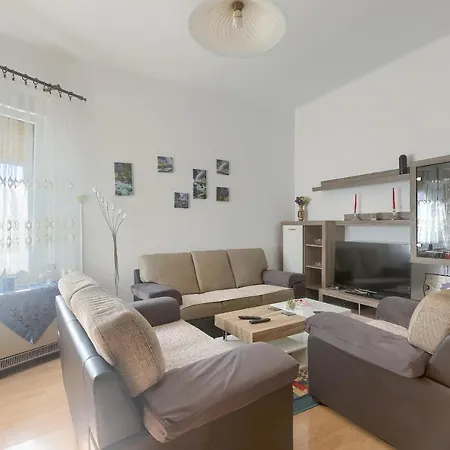 Apartment Aida *
