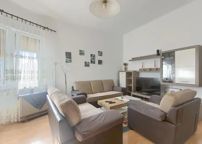 Apartment Aida *